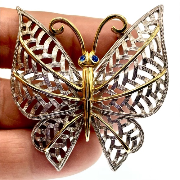 Vintage 1970s Avon Butterfly Brooch Pin Gold and Silver Tone Blue Crystal Eyes - Picture 5 of 7